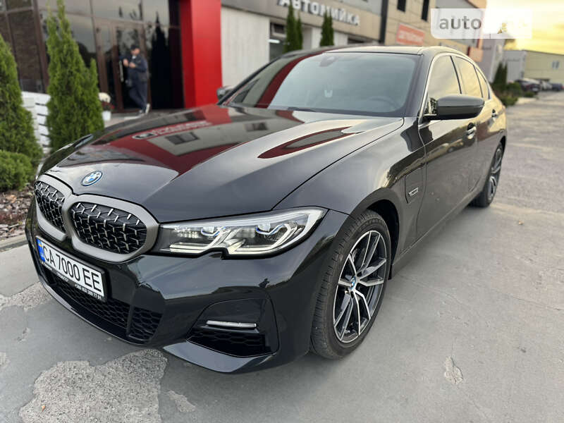 Bmw 330e (2022)