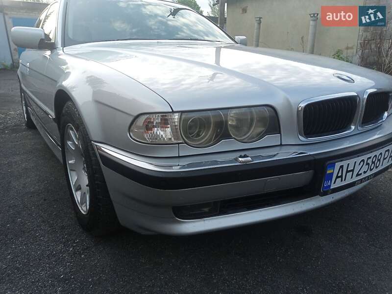 Bmw 7 series (2001)