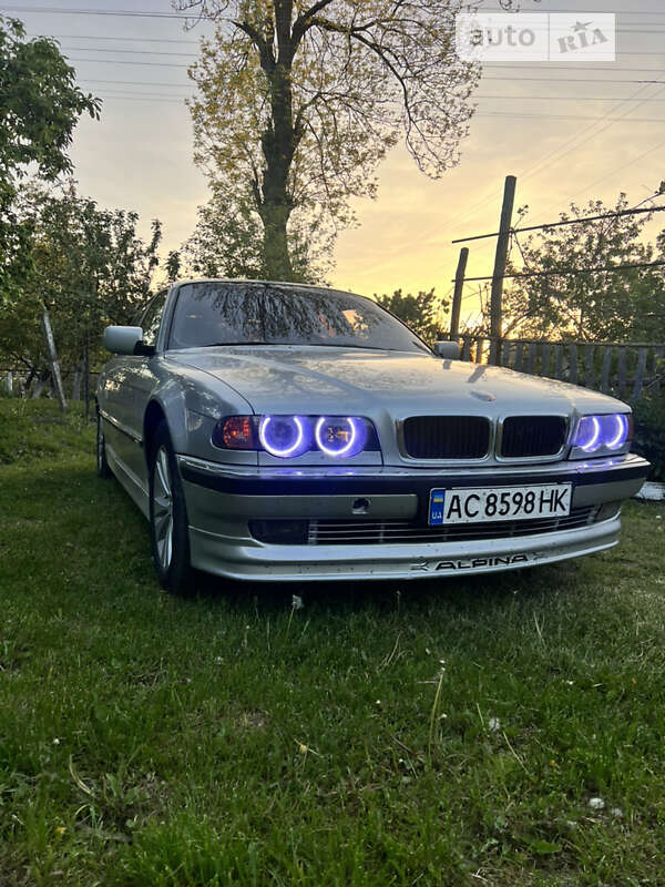 Bmw 7 series (2000)