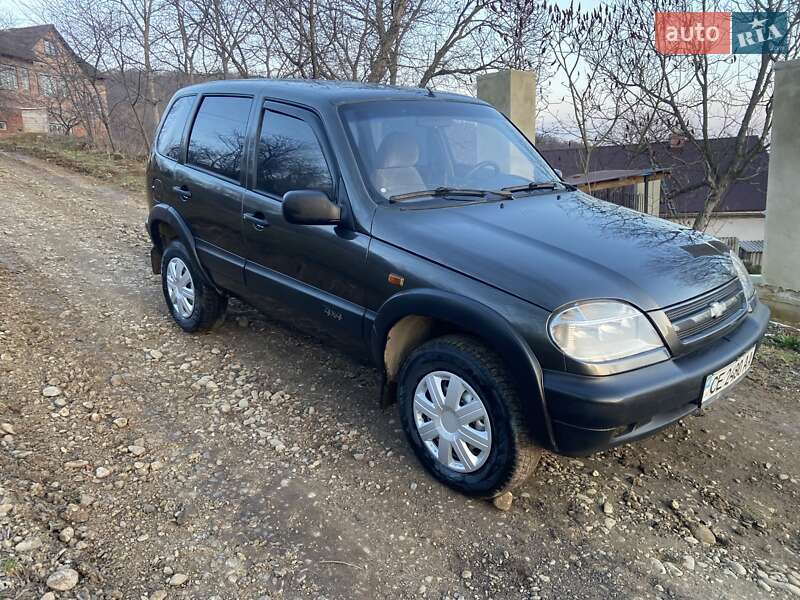 Chevrolet Niva (2004)