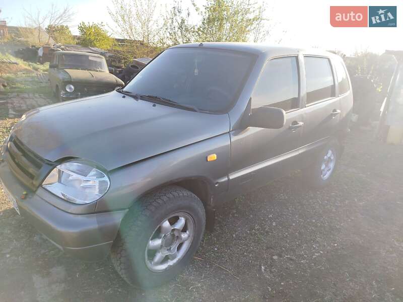 Chevrolet Niva (2004)