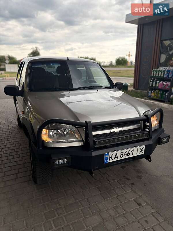 Chevrolet Niva (2008)