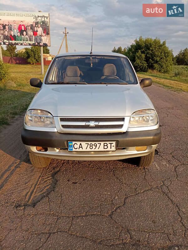 Chevrolet Niva (2005)