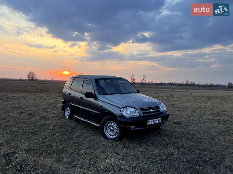 Chevrolet Niva (2005)