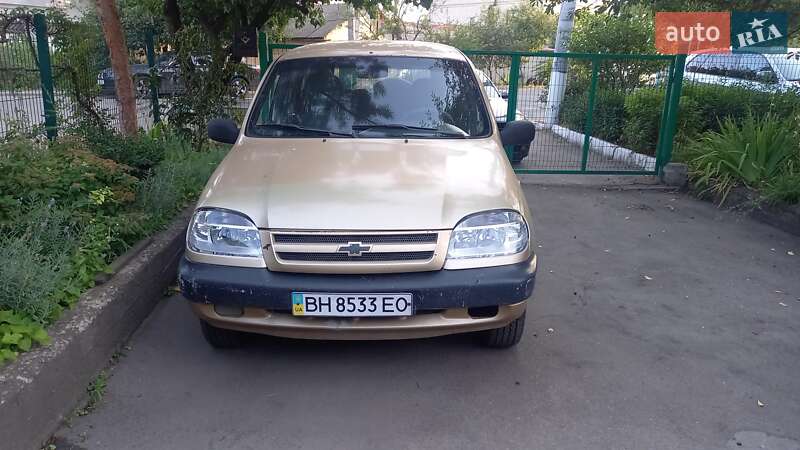 Chevrolet Niva (2004)