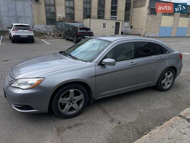 Chrysler 200 (2013)