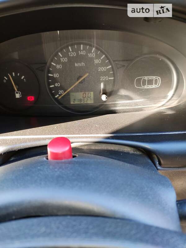 Ford Courier (2000)