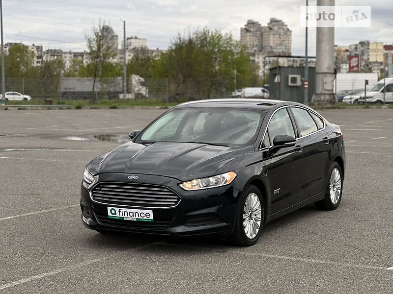Ford Fusion hybrid (2014)