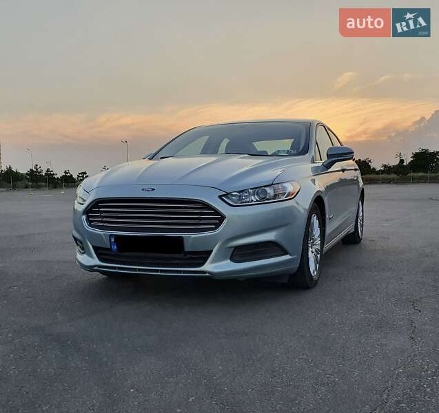 Ford Fusion (2012)