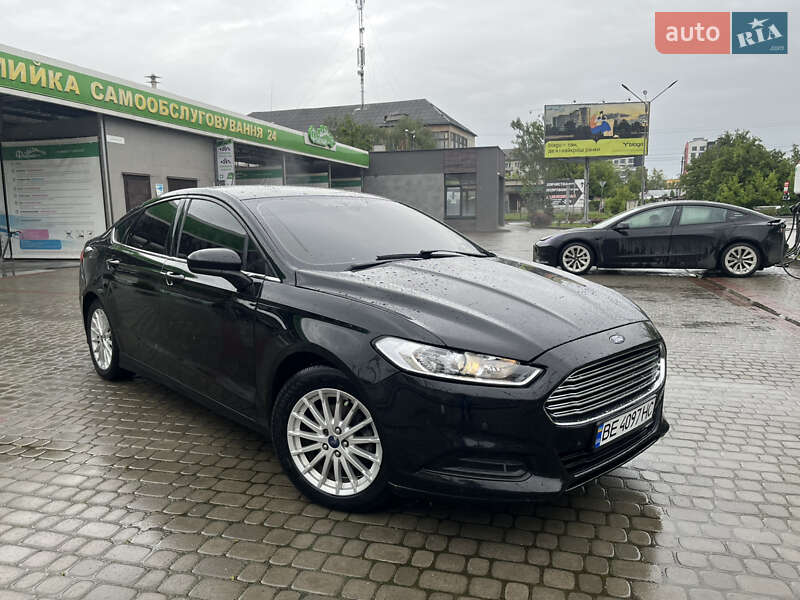 Ford Fusion (2016)