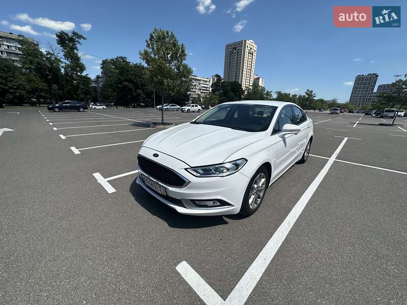 Ford Fusion (2016)