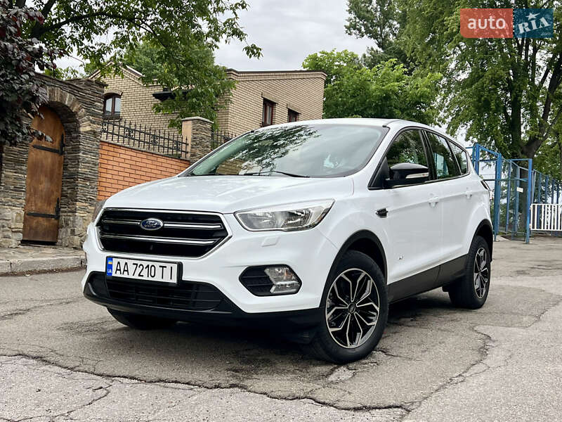 Ford Kuga (2017)