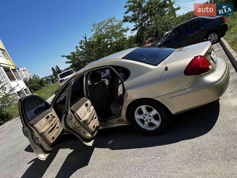 Ford Taurus (2000)