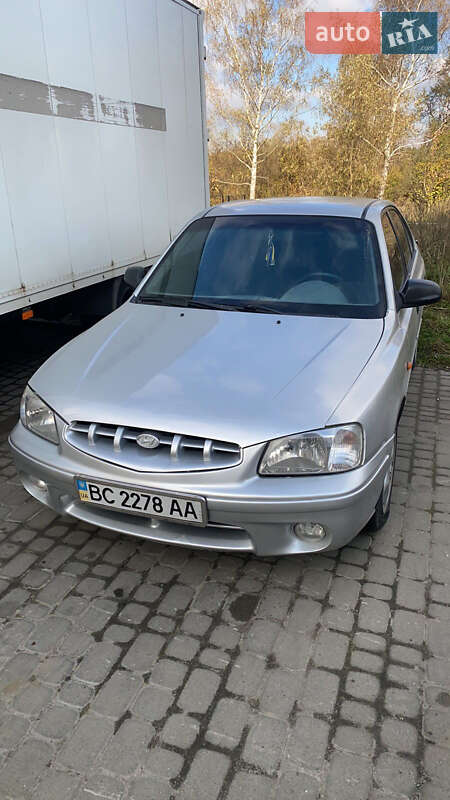 Hyundai Accent (2000)