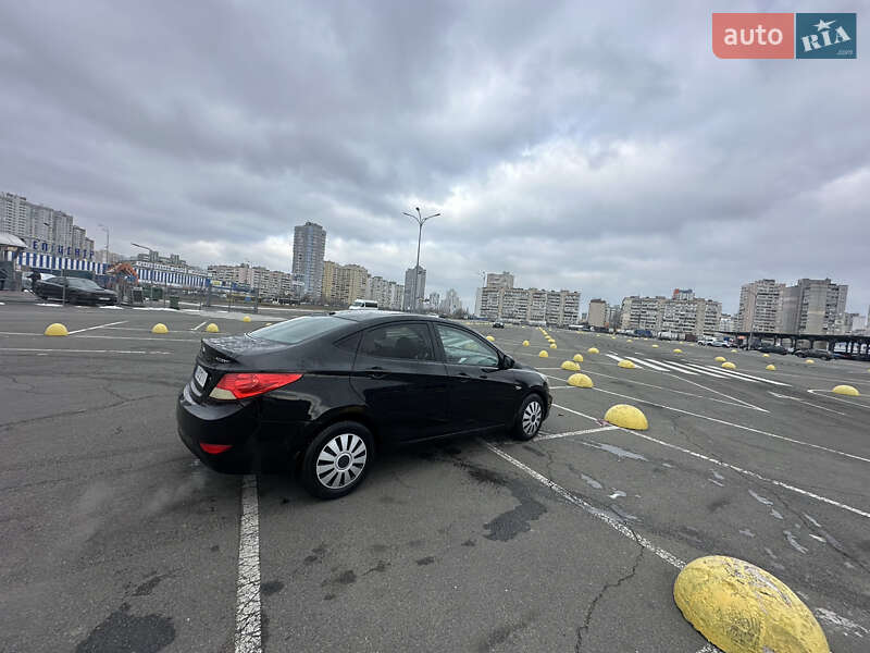 Hyundai Accent (2011)