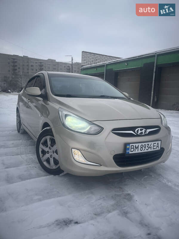 Hyundai Accent (2012)