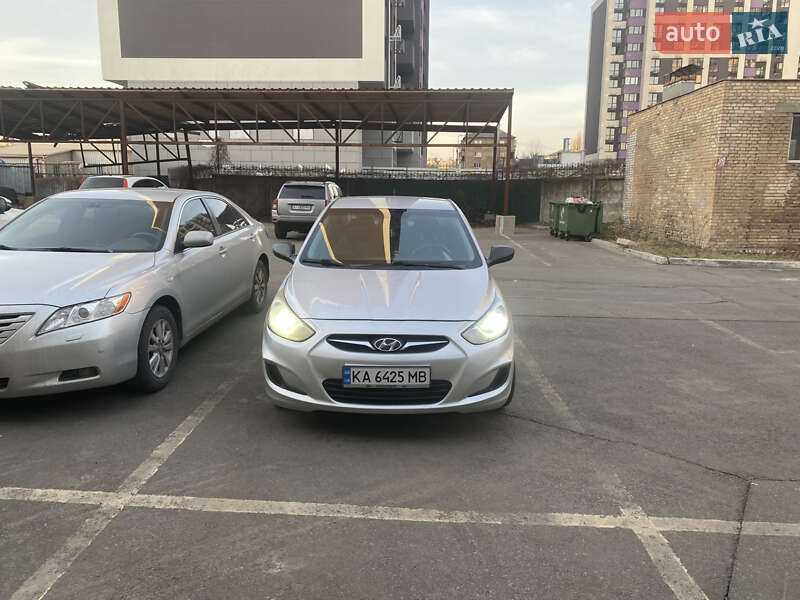 Hyundai Accent (2013)