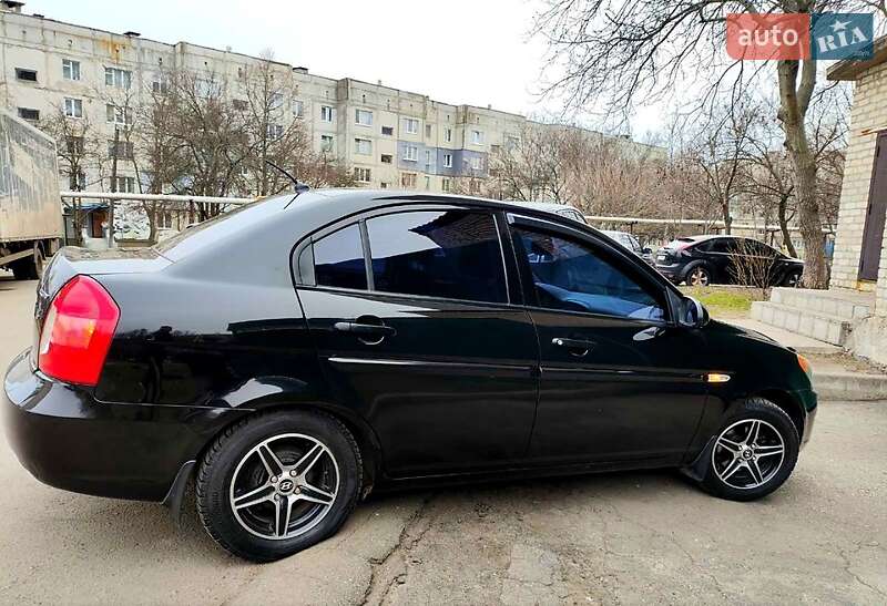 Hyundai Accent (2008)