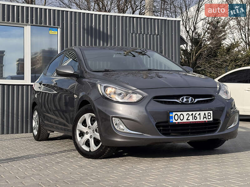 Hyundai Accent (2011)