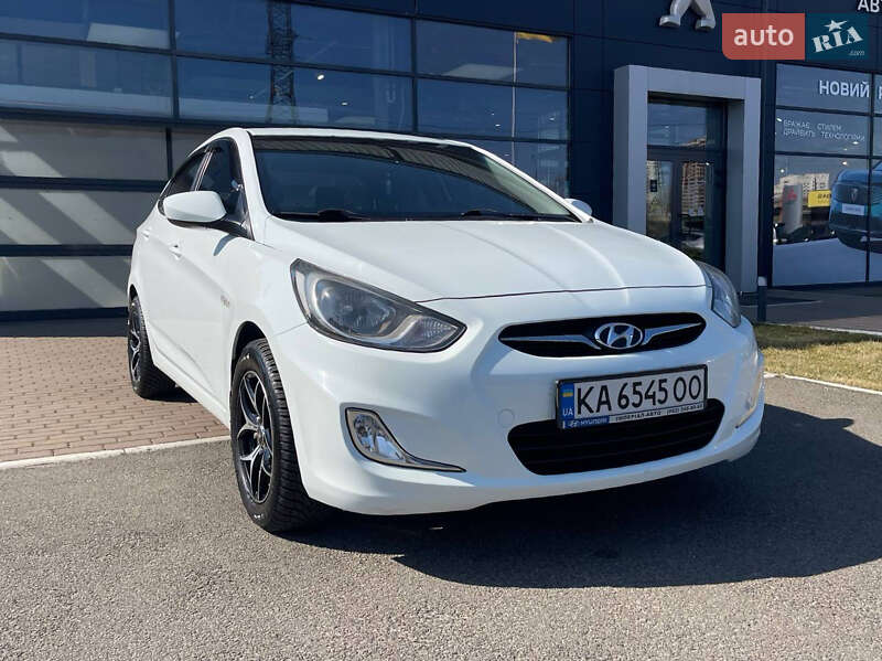 Hyundai Accent (2012)