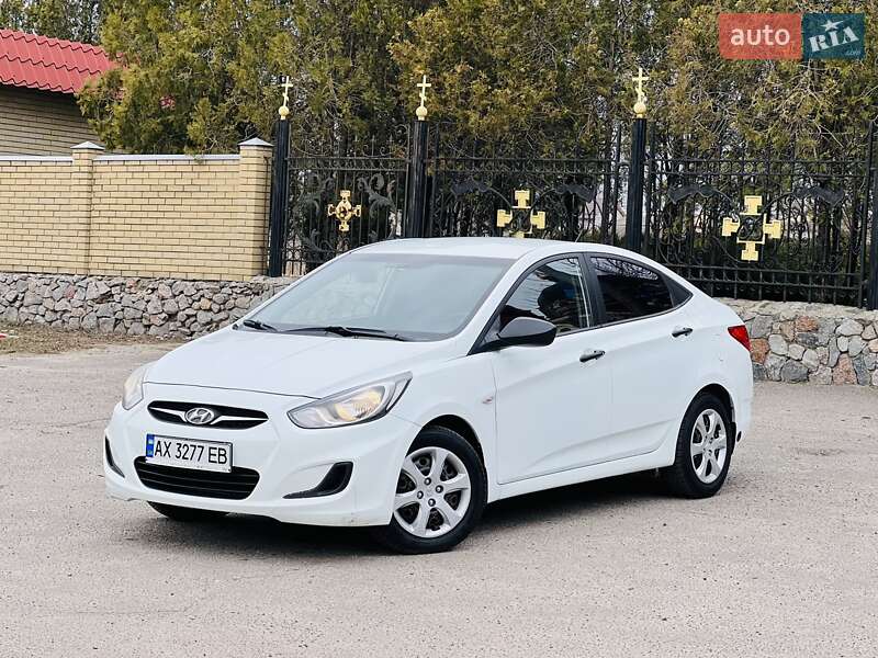 Hyundai Accent (2013)