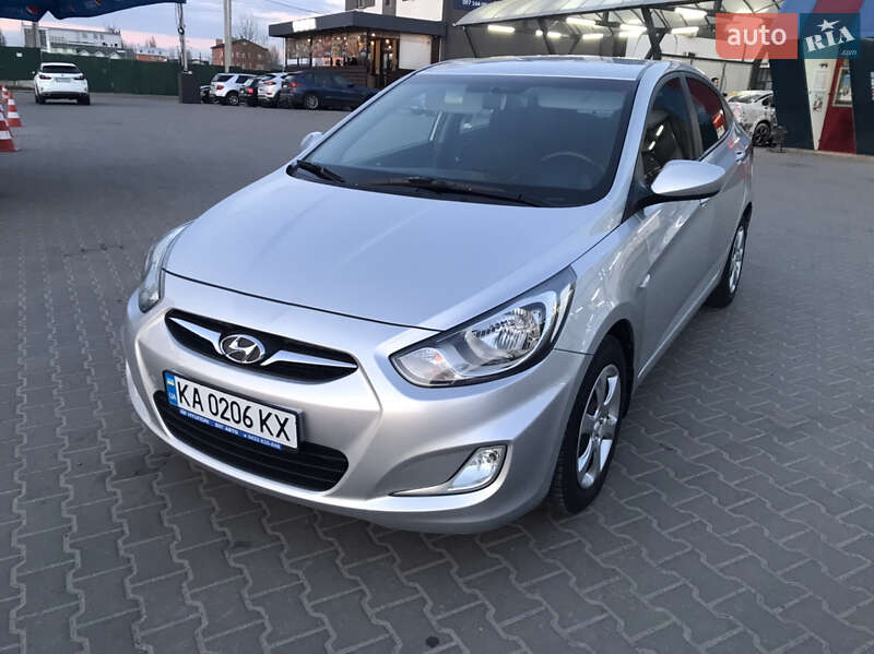 Hyundai Accent (2012)