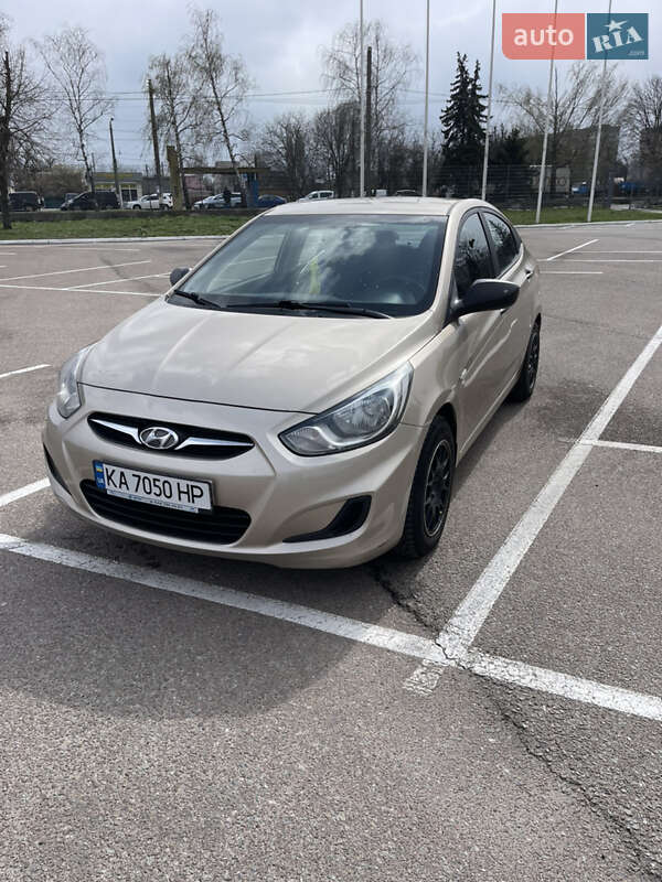 Hyundai Accent (2013)