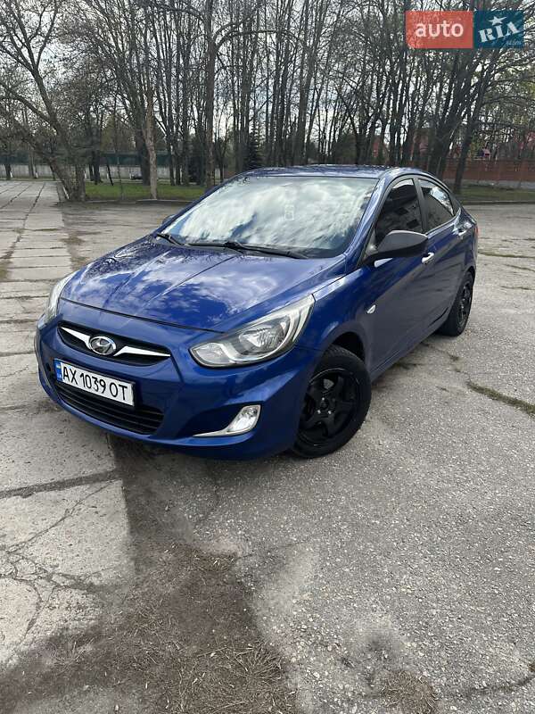 Hyundai Accent (2011)