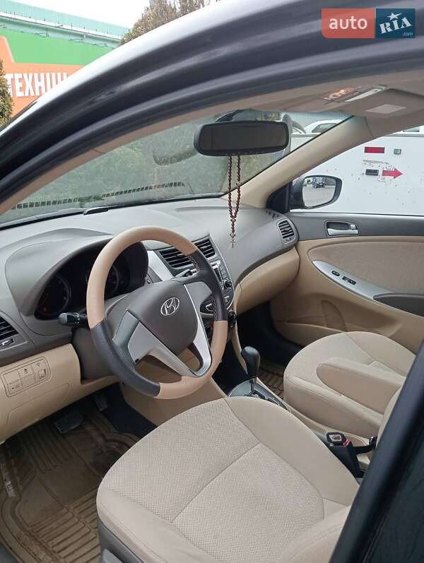 Hyundai Accent (2012)