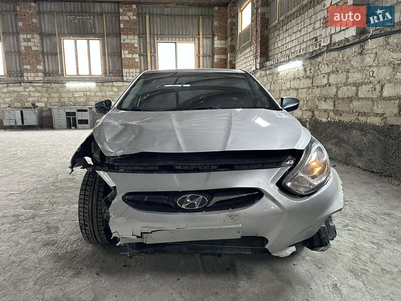 Hyundai Accent (2013)