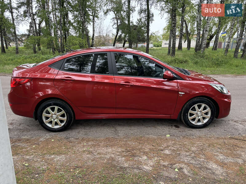 Hyundai Accent (2013)