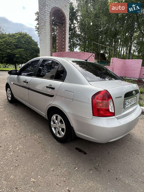 Hyundai Accent (2009)