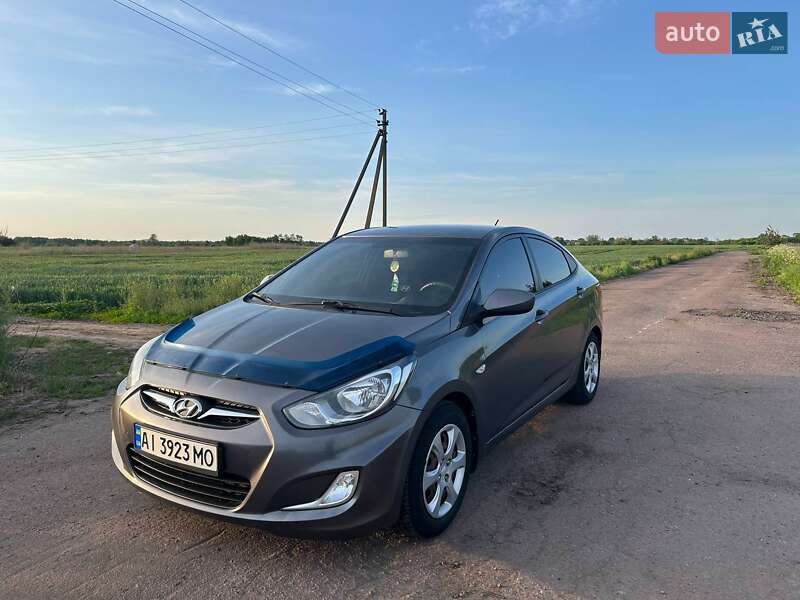 Hyundai Accent (2011)