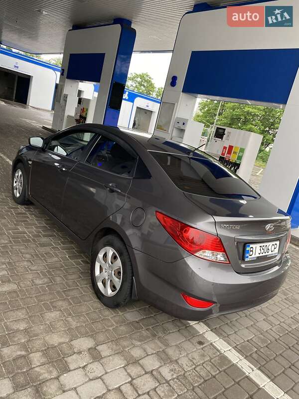 Hyundai Accent (2011)