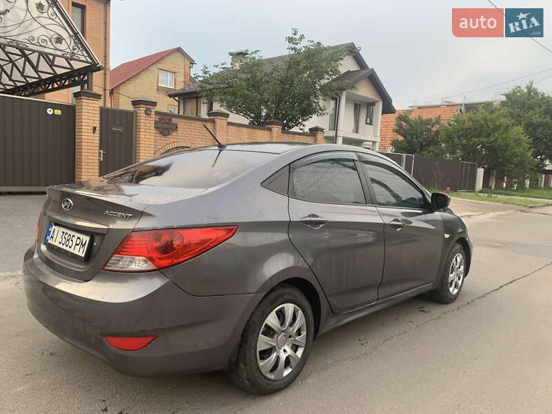 Hyundai Accent (2012)