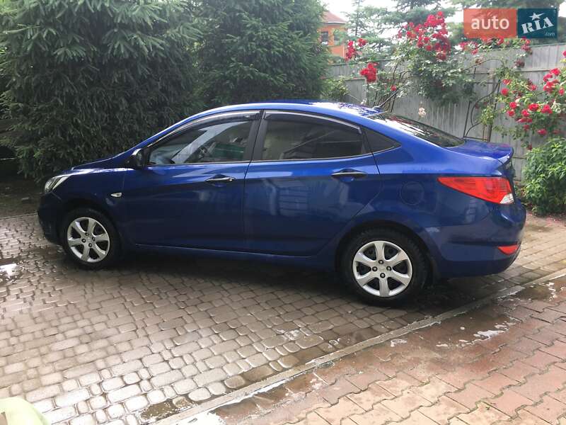 Hyundai Accent (2013)