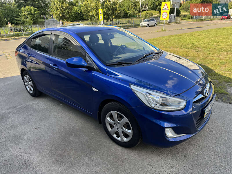 Hyundai Accent (2013)