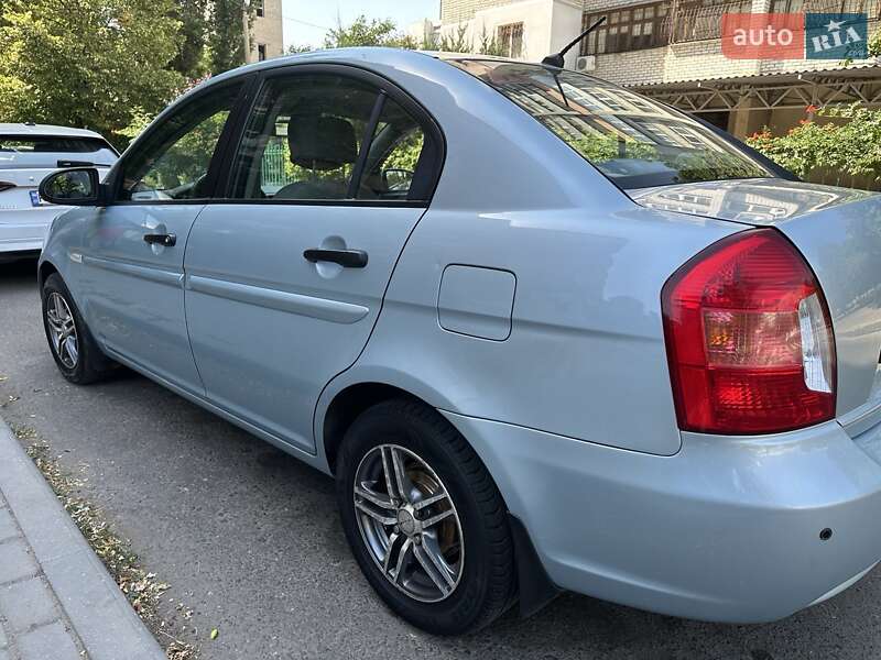 Hyundai Accent (2008)