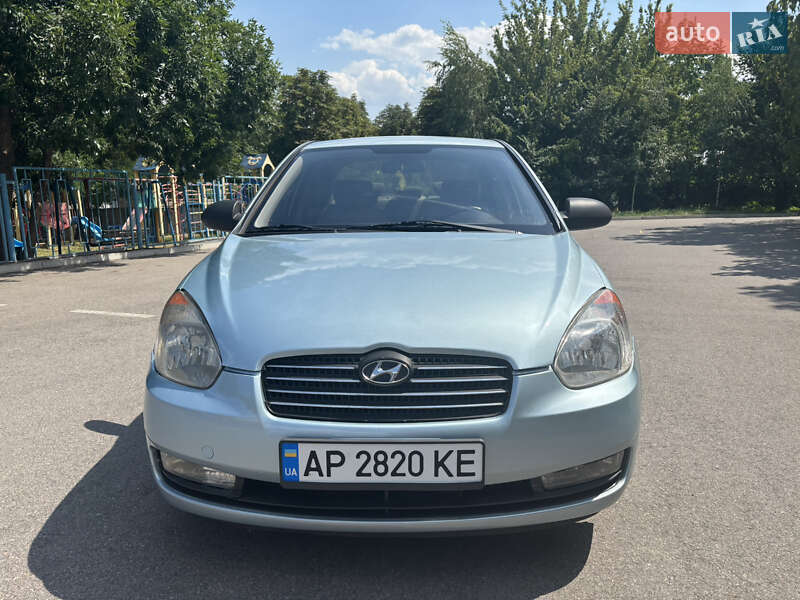 Hyundai Accent (2010)