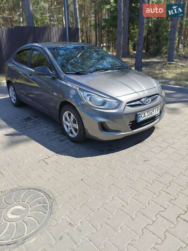 Hyundai Accent (2011)