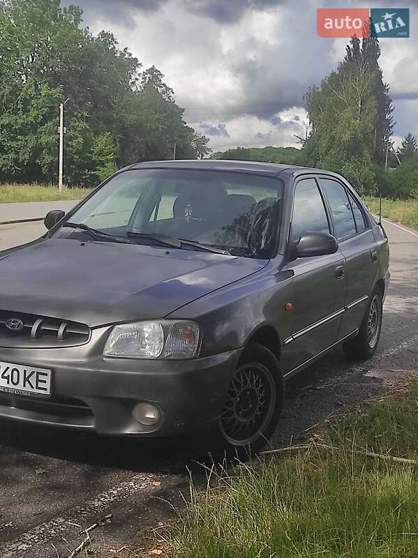 Hyundai Accent (2000)