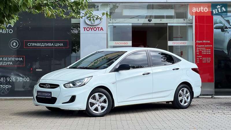 Hyundai Accent (2013)