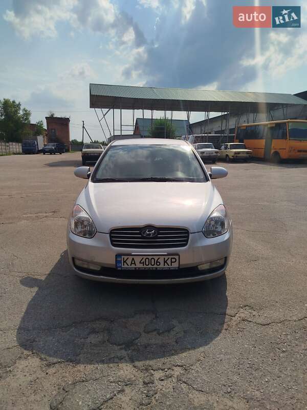 Hyundai Accent (2008)