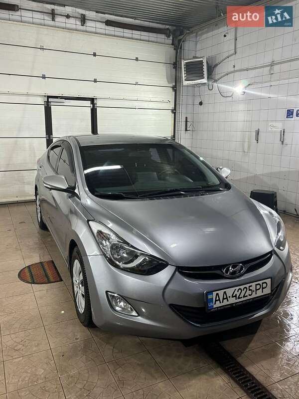 Hyundai Avante (2012)