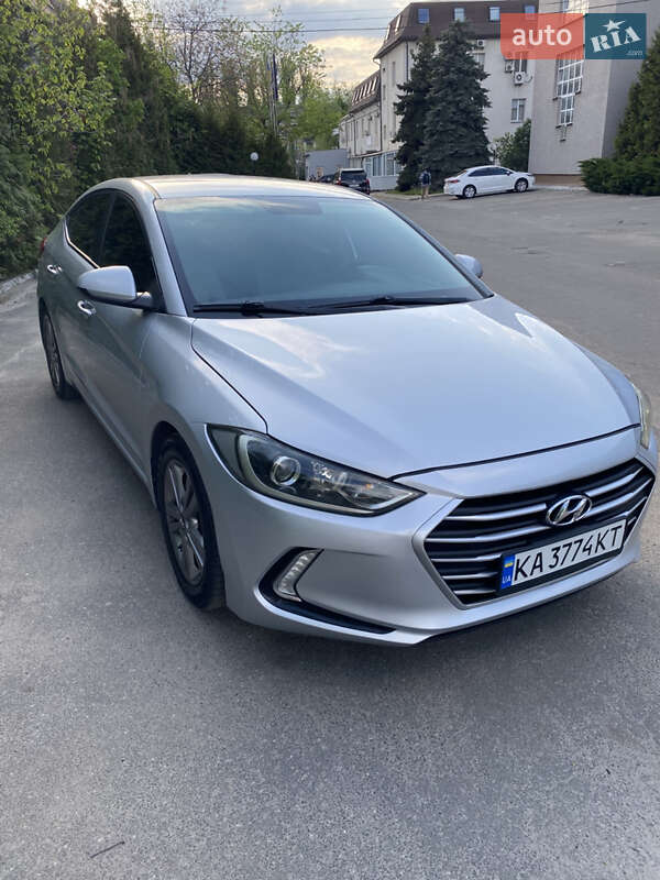 Hyundai Elantra (2016)