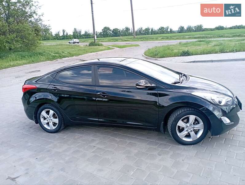 Hyundai Elantra (2013)