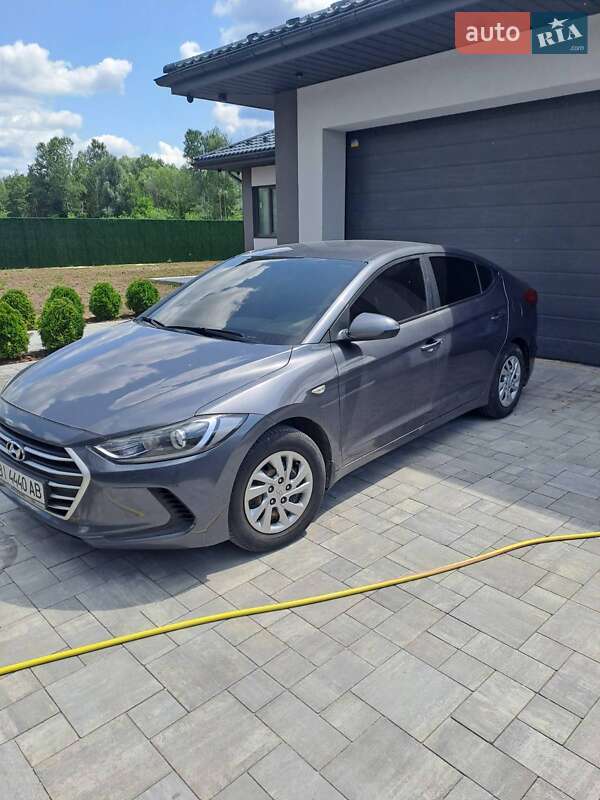 Hyundai Elantra (2017)