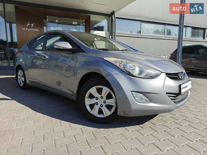 Hyundai Elantra (2012)