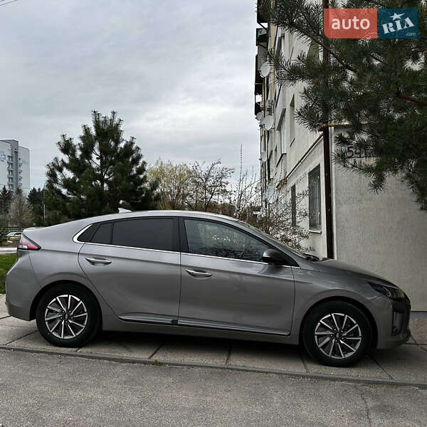 Hyundai Ioniq (2021)