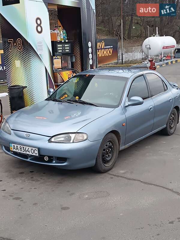 Hyundai Lantra (1997)